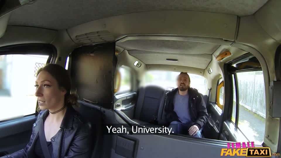 人妻出租车司机让男顾客体验人生乐趣