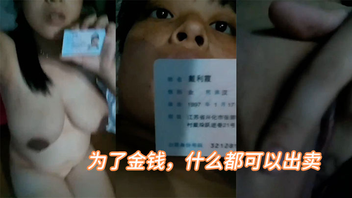 欧美像猪一样身材的母亲叫邻居大汉来家中用巨屌玩弄幼幼的蜜穴视频