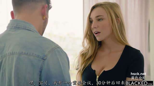 为了庆祝男友的生日专门叫上闺蜜给他体验一下同时抽插两个蜜穴详情介绍双飞骚逼挑逗母狗性交