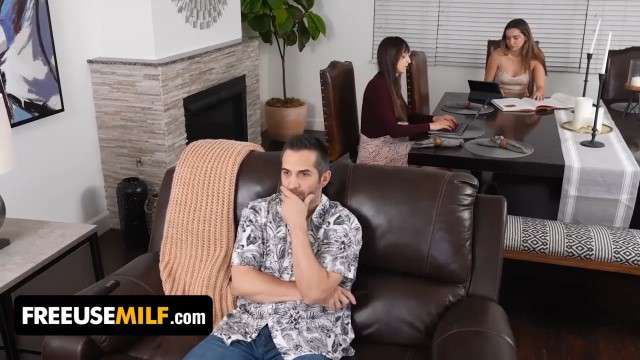 继父和继女的情爱故事鬼父母女白虎双飞骚逼挑逗萝莉性交