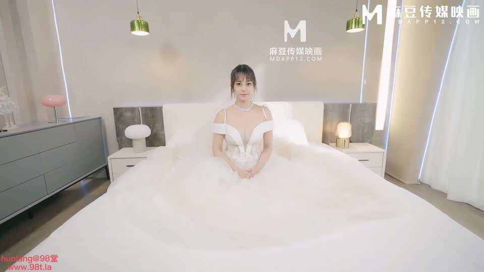 LA@迪丽热巴苗条美女穿婚纱被多个猛男疯狂抽插多人运动射精骚逼挑逗性交