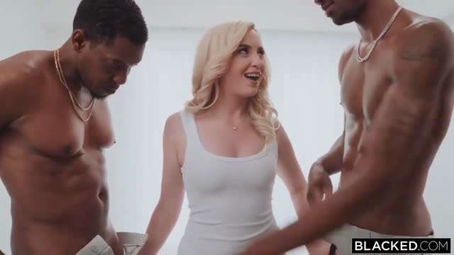 金发白嫩少妇当老公面进屋与黑人4P三通详情介绍白虎射精骚逼绿帽人妻母狗性交