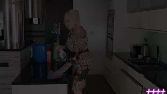 〈成熟女人致命诱惑〉中文字幕性交挑逗骚逼射精