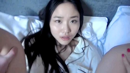 约炮美女人妻，白虎射精骚逼人妻挑逗性交